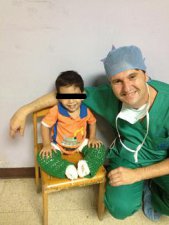 EL DOCTOR GORDILLO EN EL SALVADOR CON LA ONG HEALING THE CHILDREN